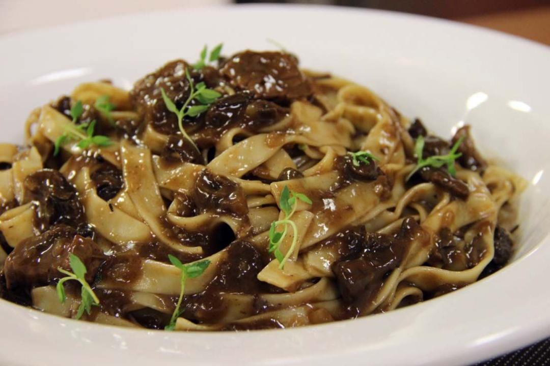 FILE COM TALHARIM AO MOLHO